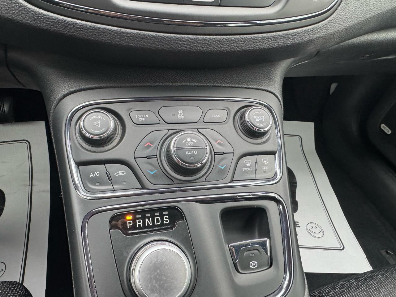 Chrysler 200 4dr Sdn S AWD 2015