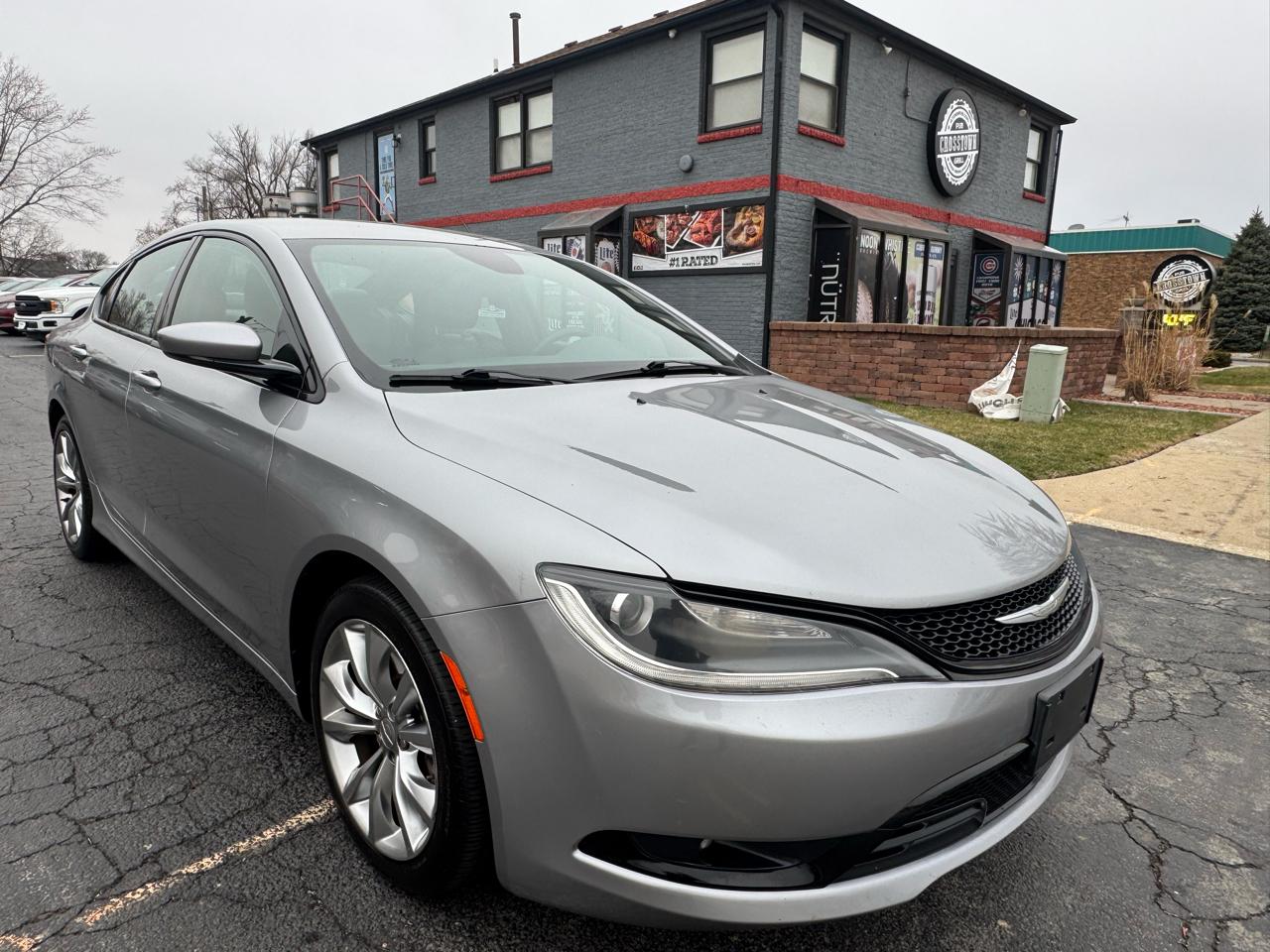 Chrysler 200 4dr Sdn S AWD 2015