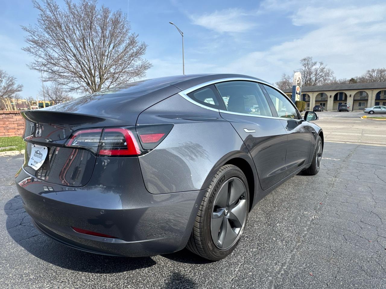 Tesla Model 3 Mid Range Battery RWD 2018