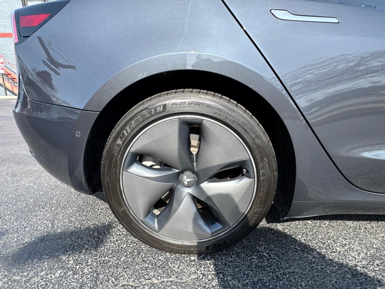 Tesla Model 3 Mid Range Battery RWD 2018