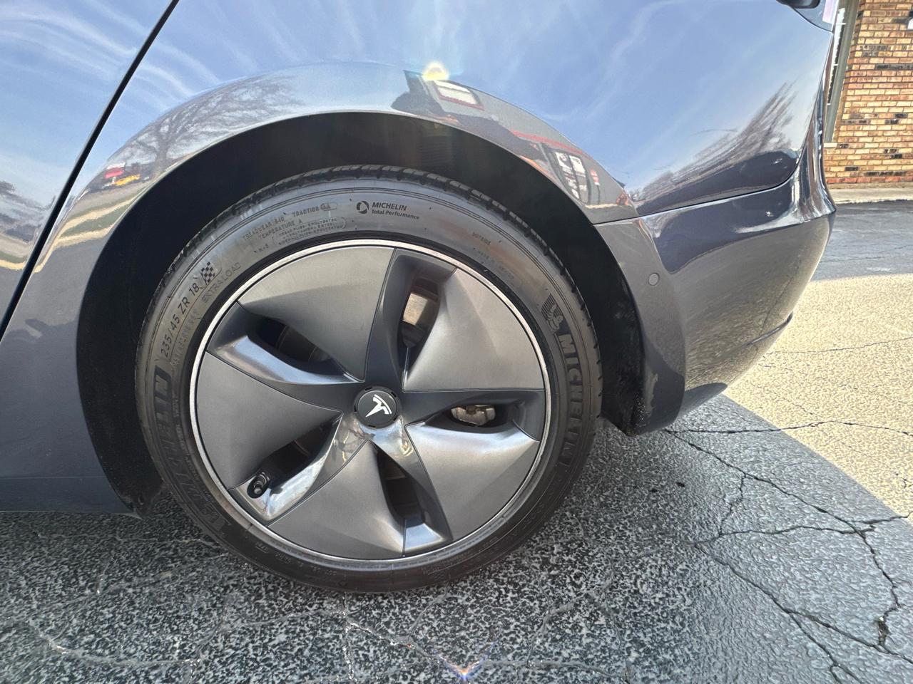 Tesla Model 3 Mid Range Battery RWD 2018