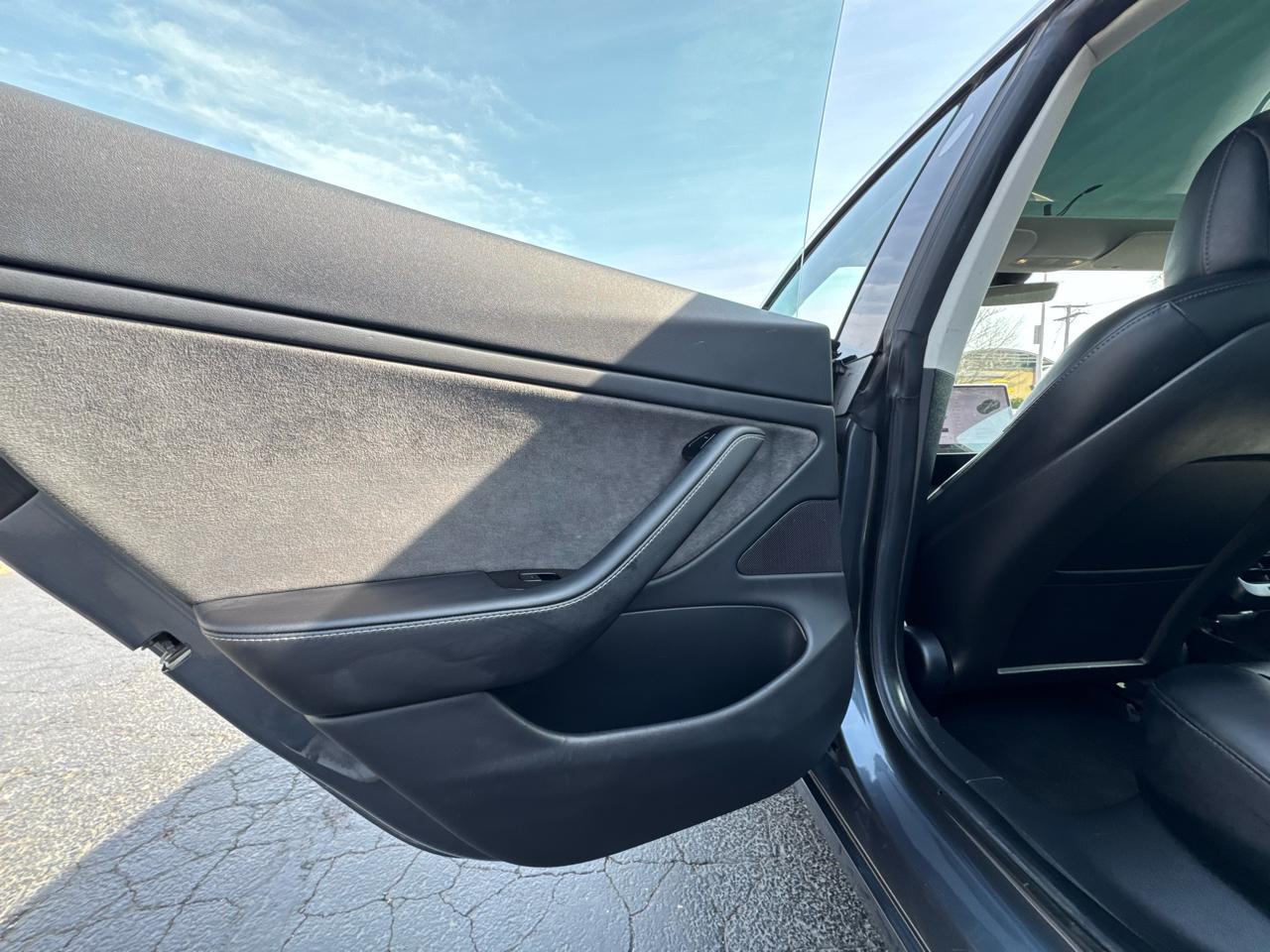 Tesla Model 3 Mid Range Battery RWD 2018