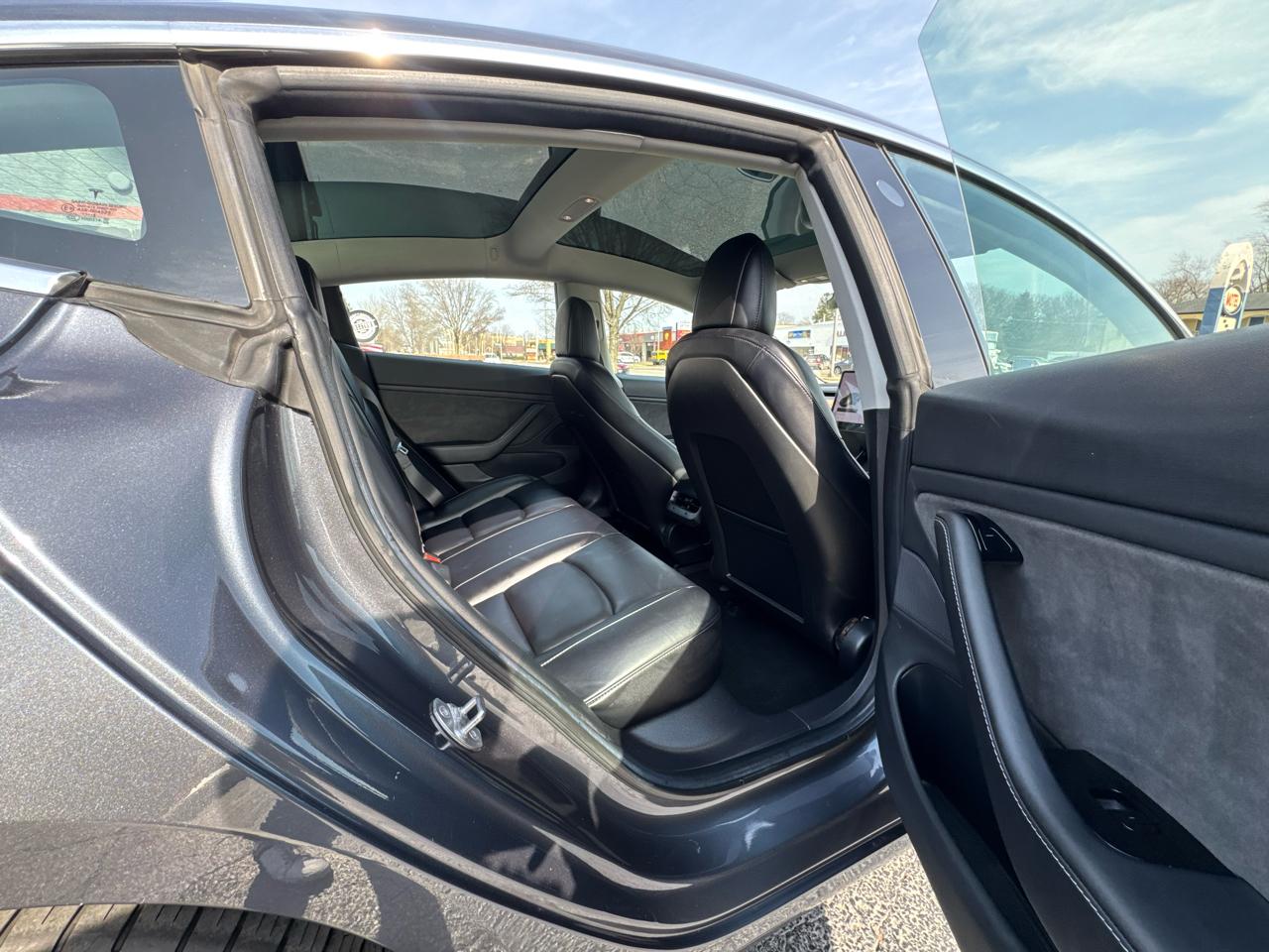 Tesla Model 3 Mid Range Battery RWD 2018