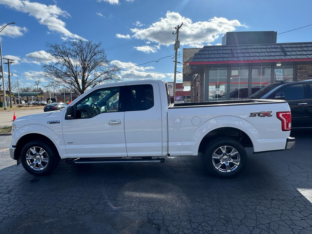 Ford F-150 2WD SuperCab 145" Lariat 2016
