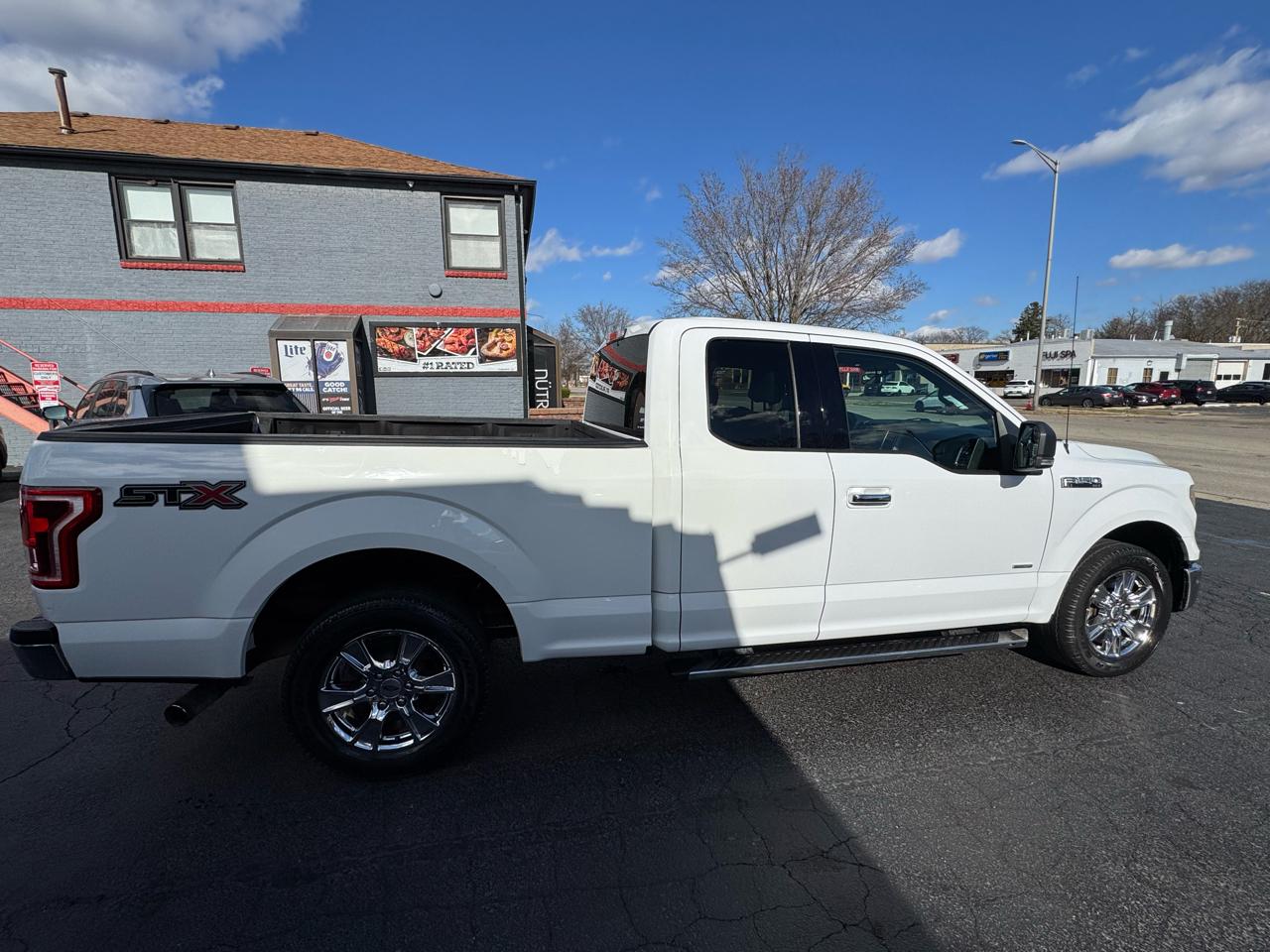 Ford F-150 2WD SuperCab 145" Lariat 2016