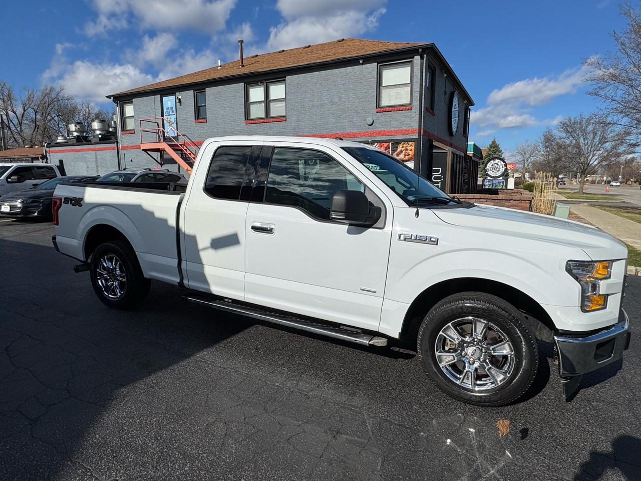 Ford F-150 2WD SuperCab 145" Lariat 2016