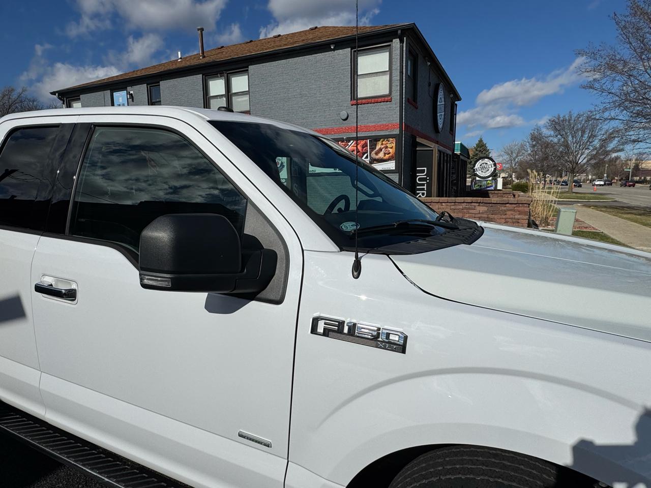 Ford F-150 2WD SuperCab 145" Lariat 2016