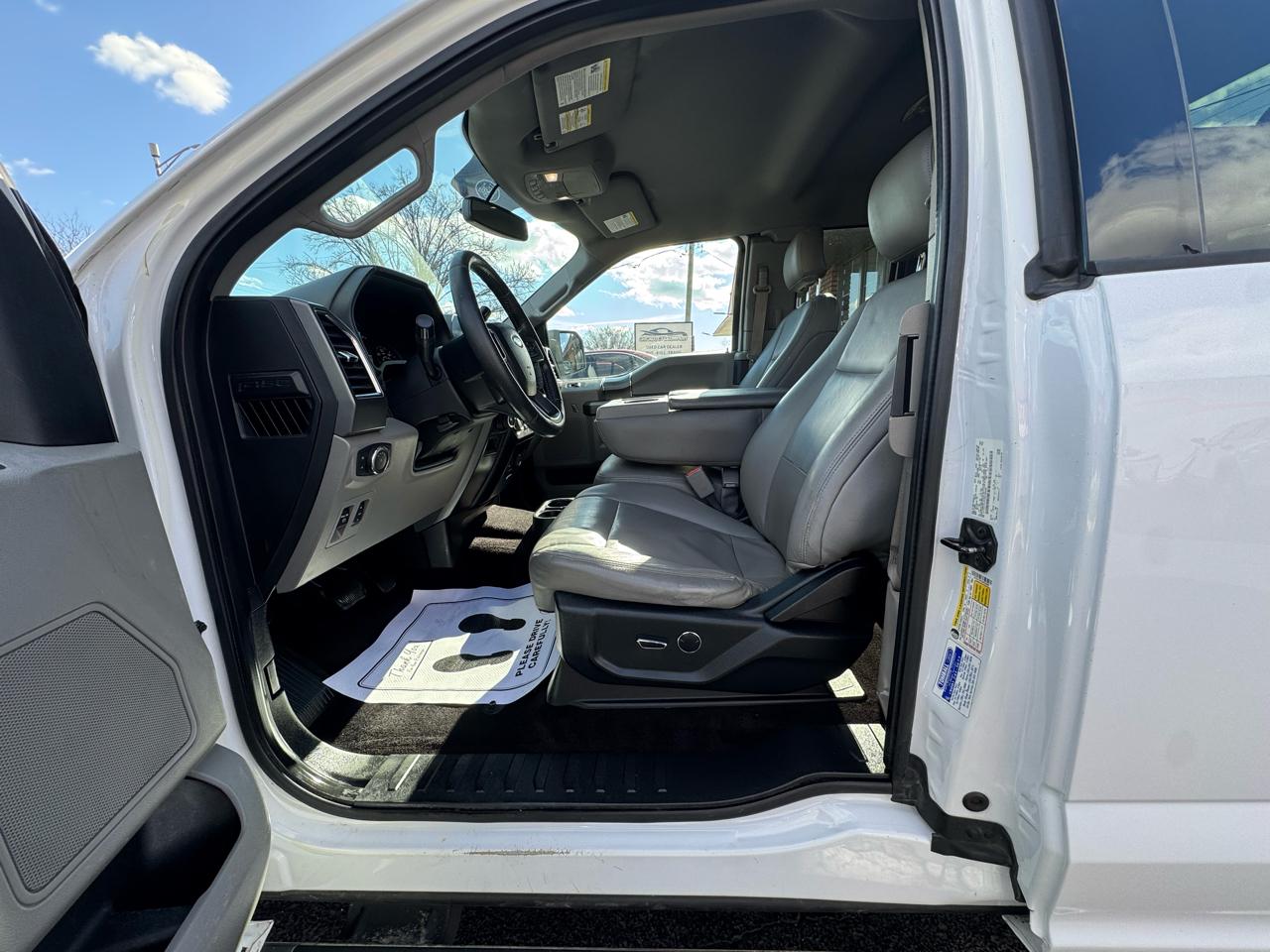 Ford F-150 2WD SuperCab 145" Lariat 2016