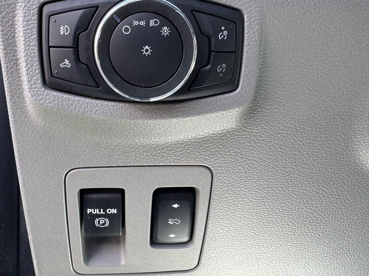 Ford F-150 2WD SuperCab 145" Lariat 2016