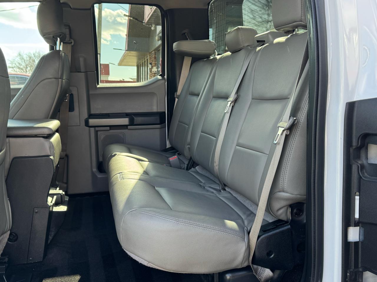 Ford F-150 2WD SuperCab 145" Lariat 2016