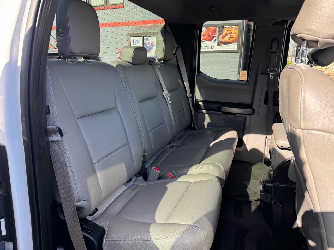 Ford F-150 2WD SuperCab 145" Lariat 2016