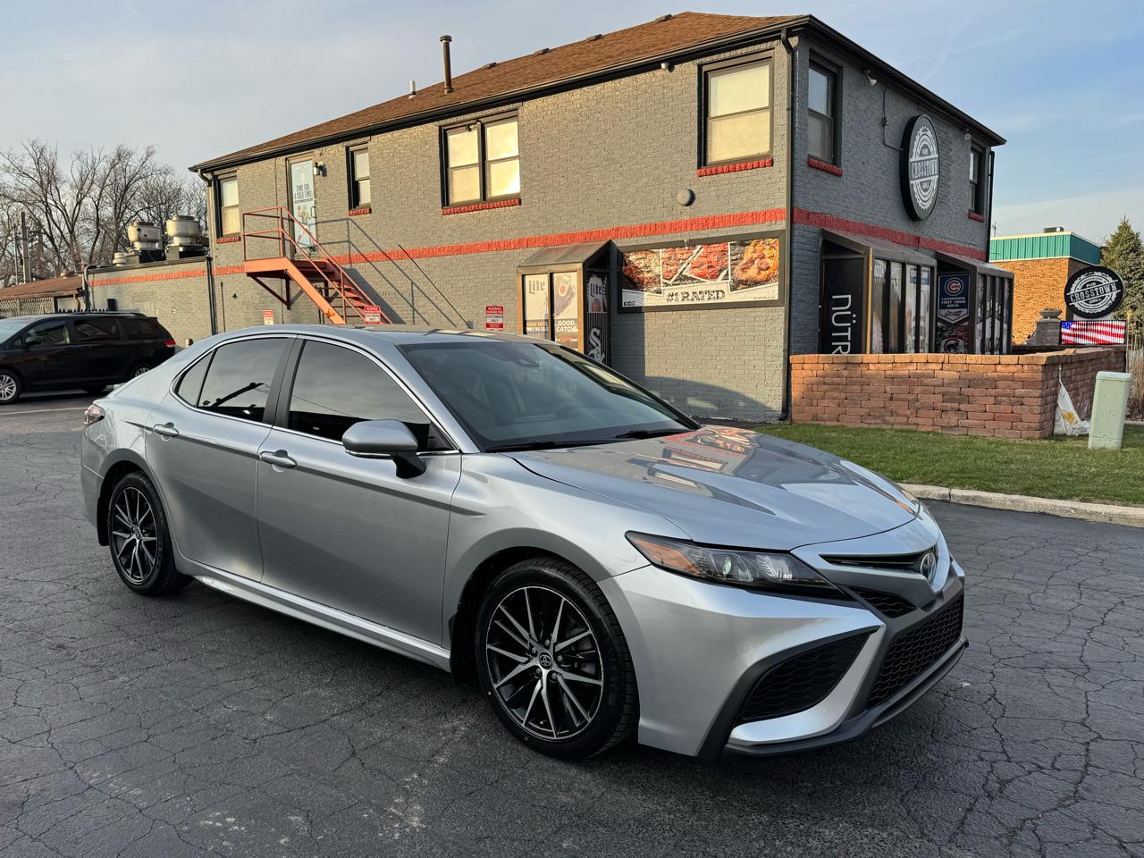 Toyota Camry Hybrid SE CVT (Natl) 2023