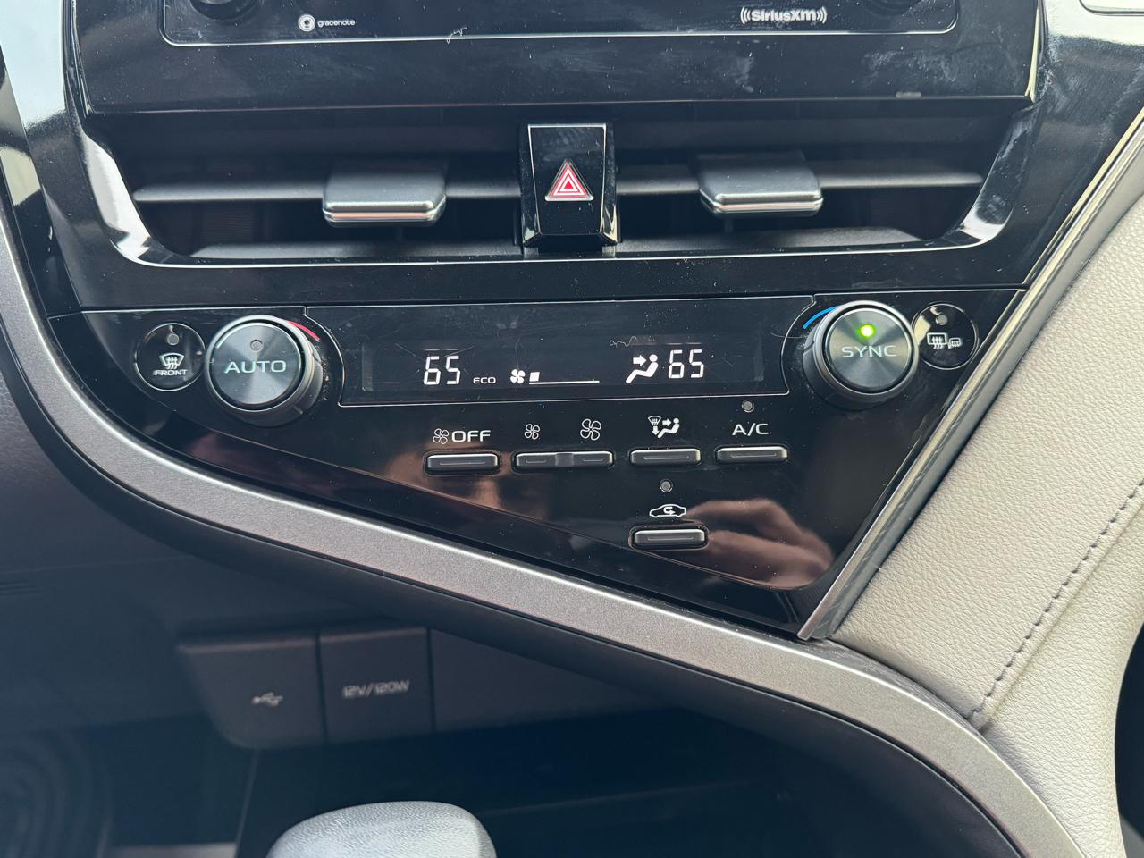 Toyota Camry Hybrid SE CVT (Natl) 2023