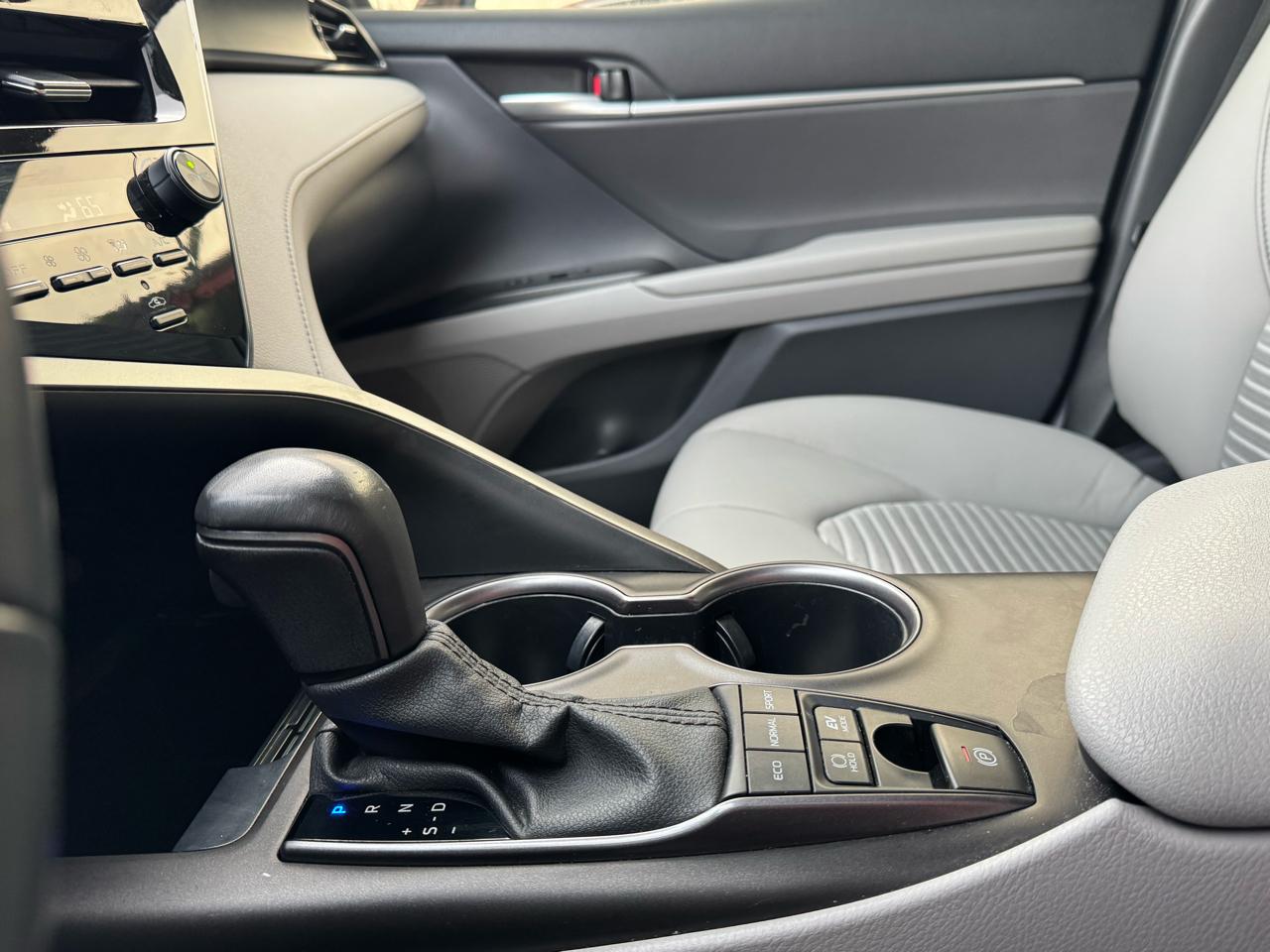 Toyota Camry Hybrid SE CVT (Natl) 2023