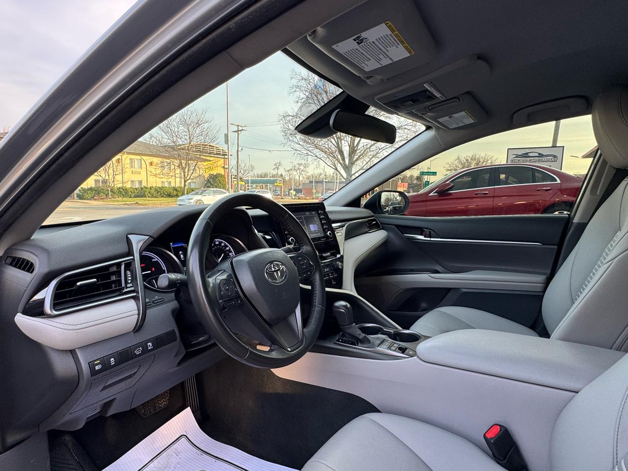 Toyota Camry Hybrid SE CVT (Natl) 2023