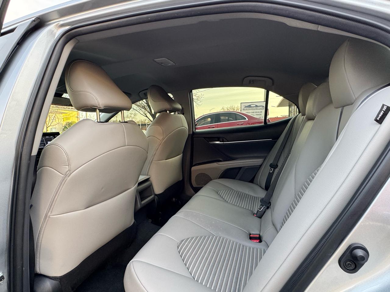 Toyota Camry Hybrid SE CVT (Natl) 2023