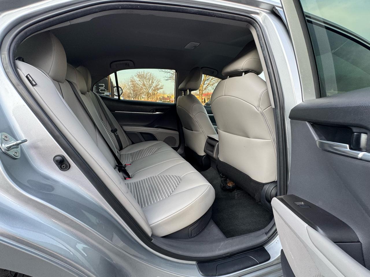 Toyota Camry Hybrid SE CVT (Natl) 2023