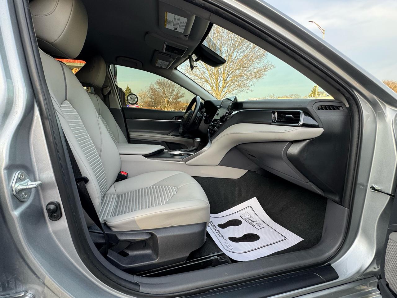 Toyota Camry Hybrid SE CVT (Natl) 2023