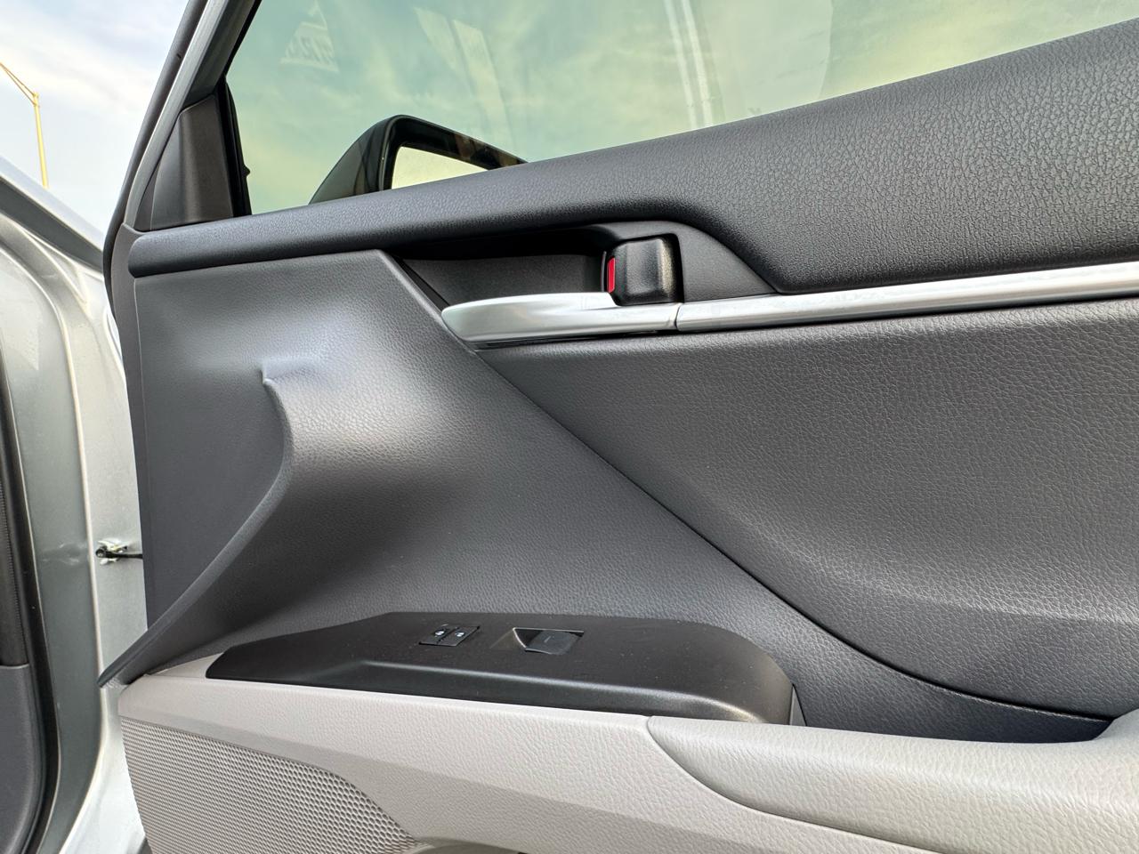 Toyota Camry Hybrid SE CVT (Natl) 2023