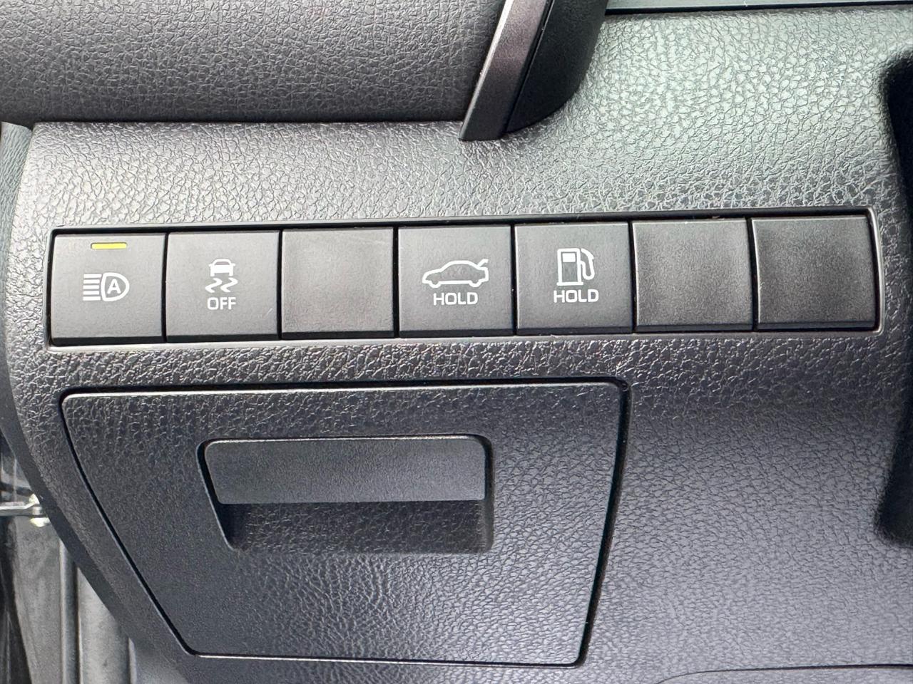 Toyota Camry 2014.5 4dr Sdn I4 Auto LE (Natl) 2019