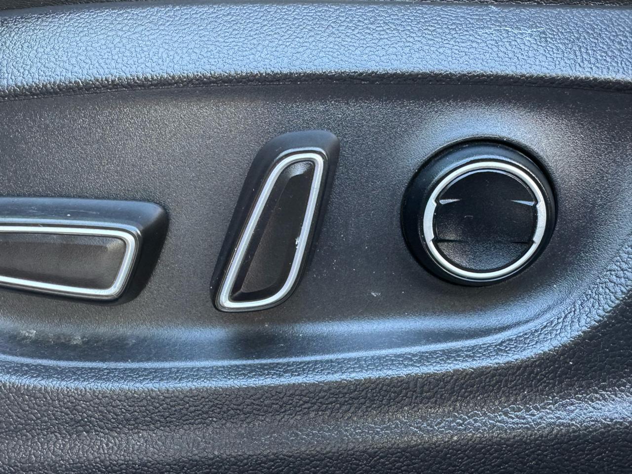 Toyota Prius Three Touring (Natl) 2018