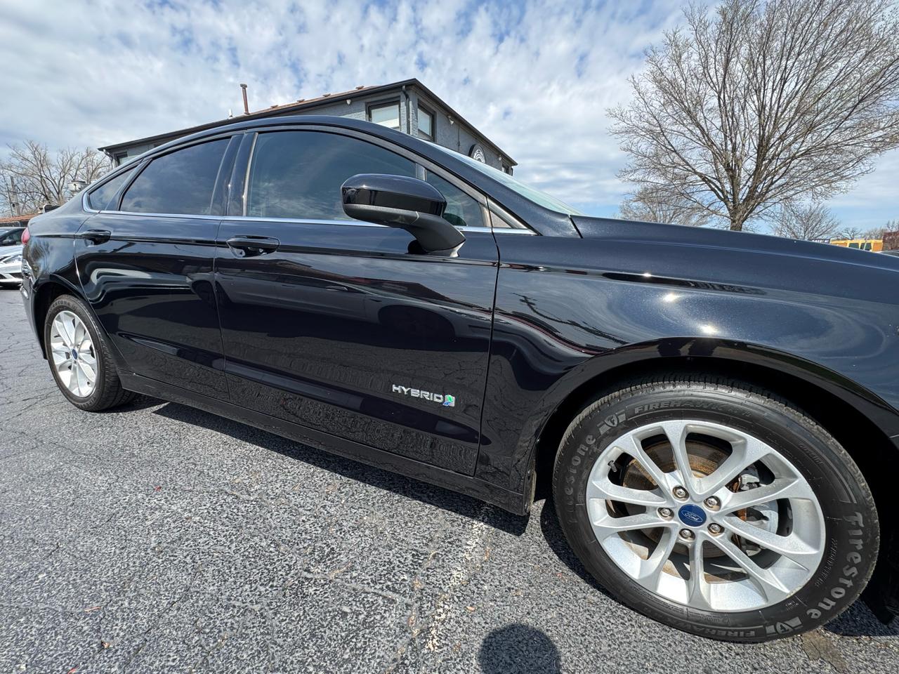 Ford Fusion Hybrid SE FWD 2019