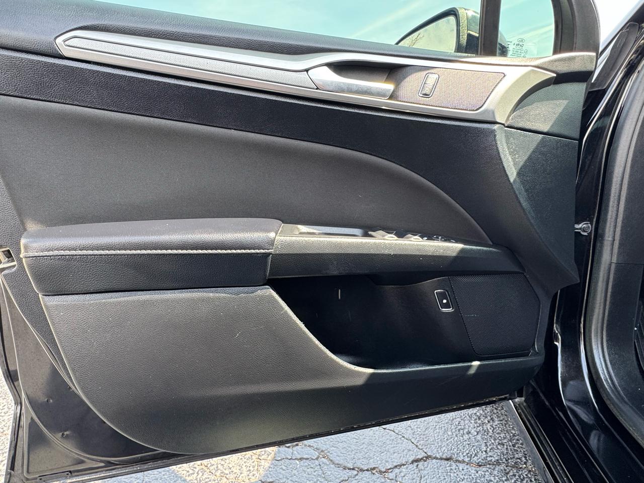 Ford Fusion Hybrid SE FWD 2019