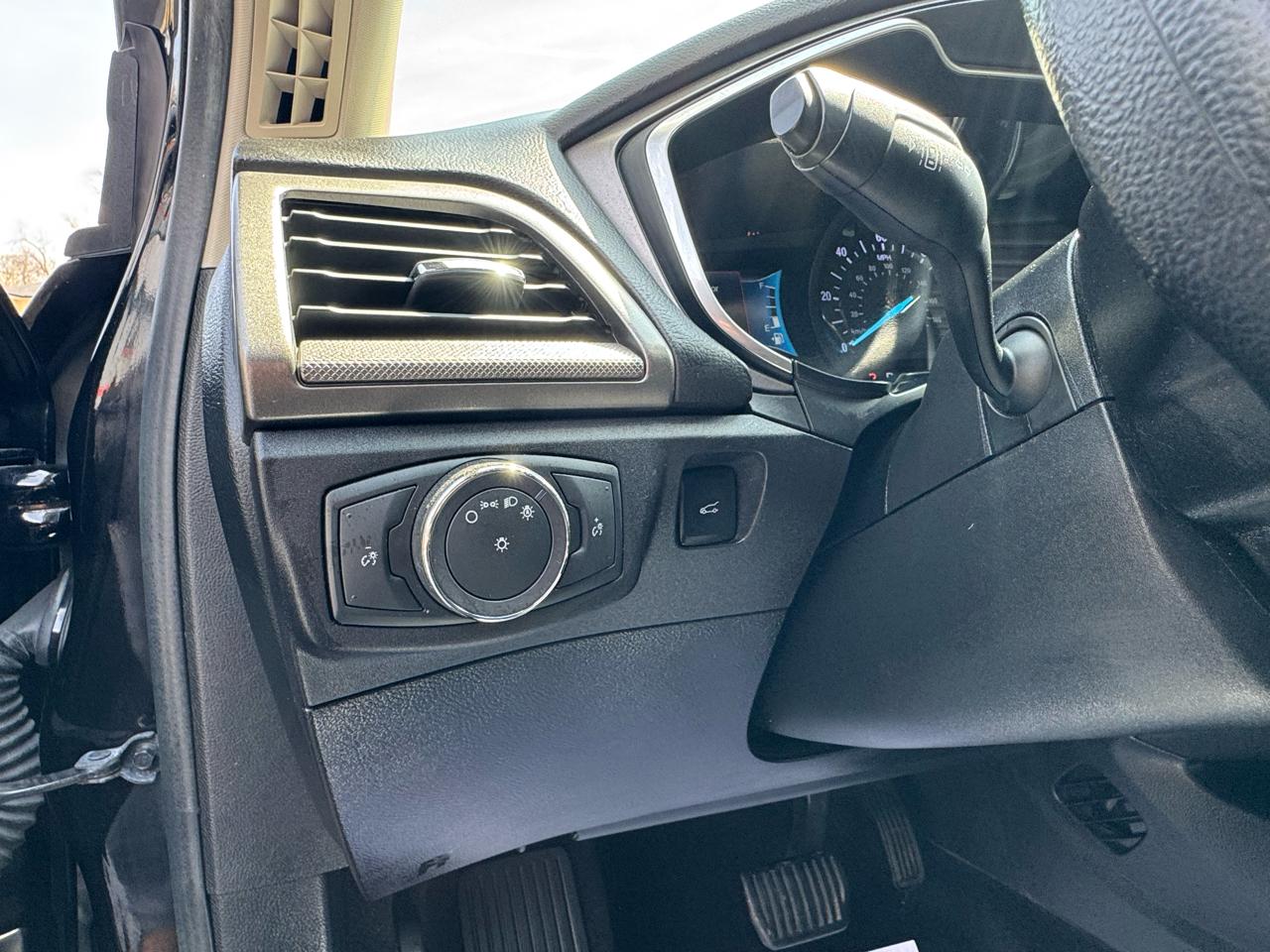 Ford Fusion Hybrid SE FWD 2019