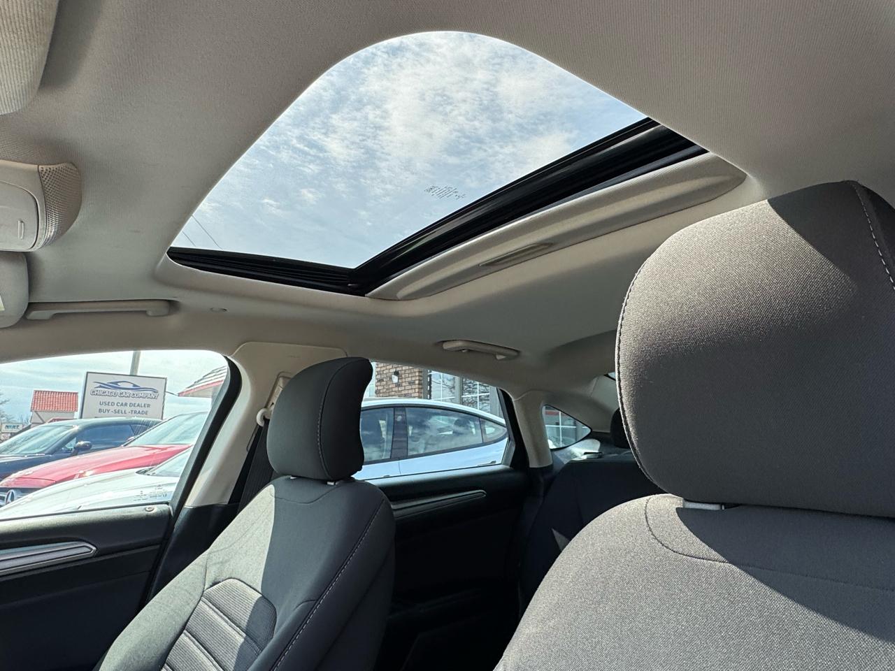 Ford Fusion Hybrid SE FWD 2019