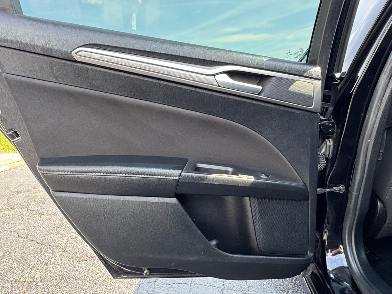 Ford Fusion Hybrid SE FWD 2019