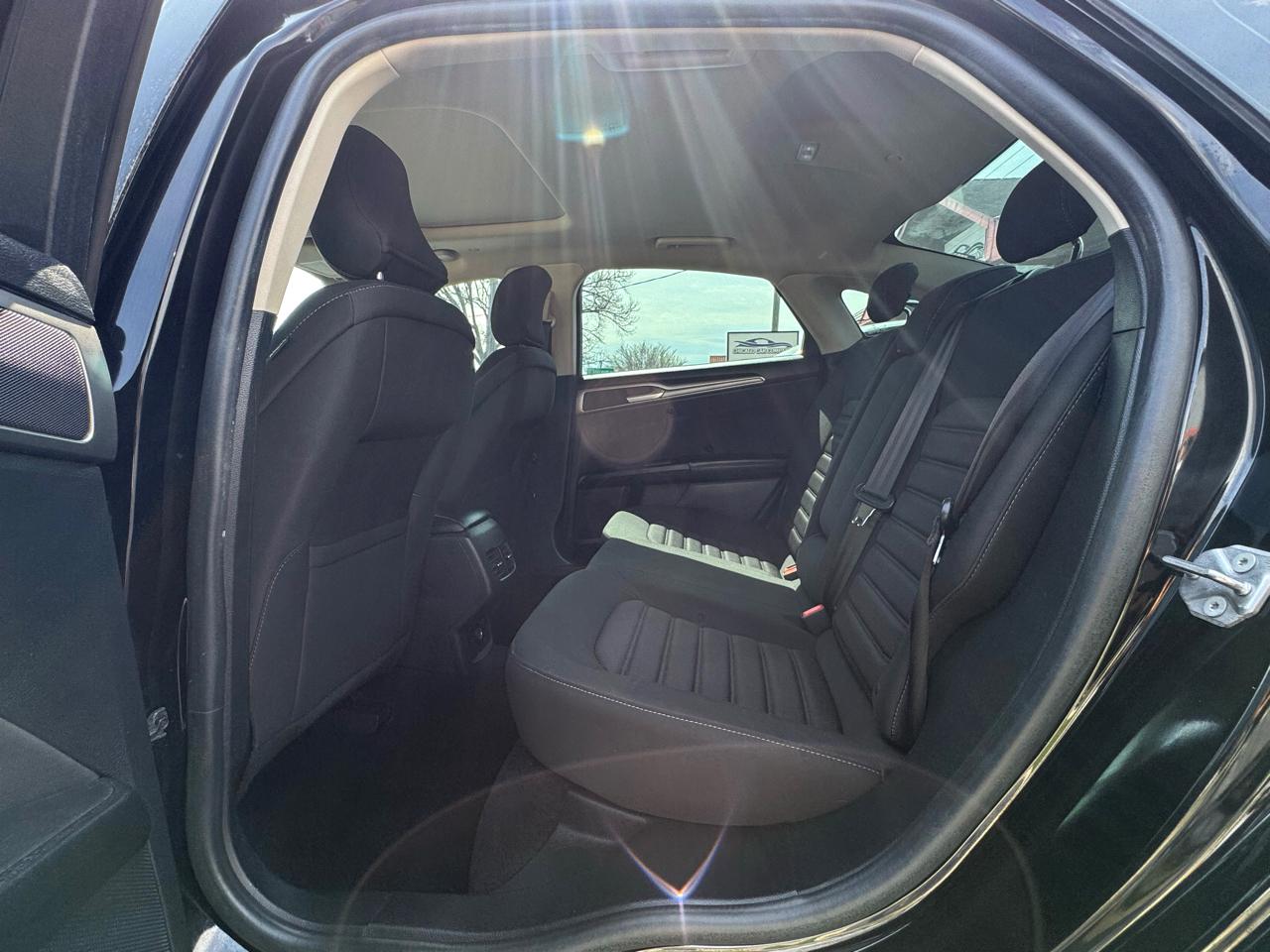 Ford Fusion Hybrid SE FWD 2019