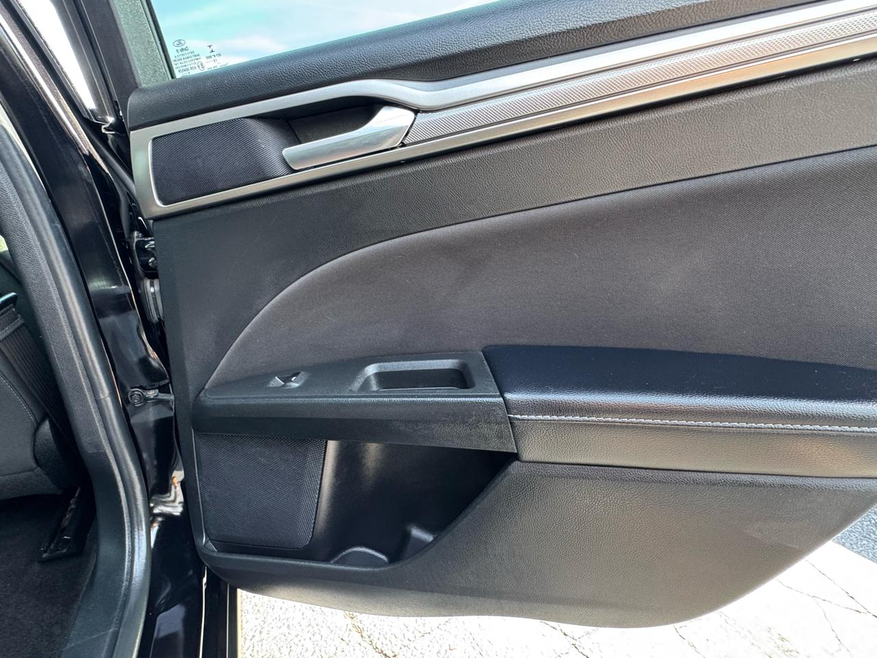 Ford Fusion Hybrid SE FWD 2019