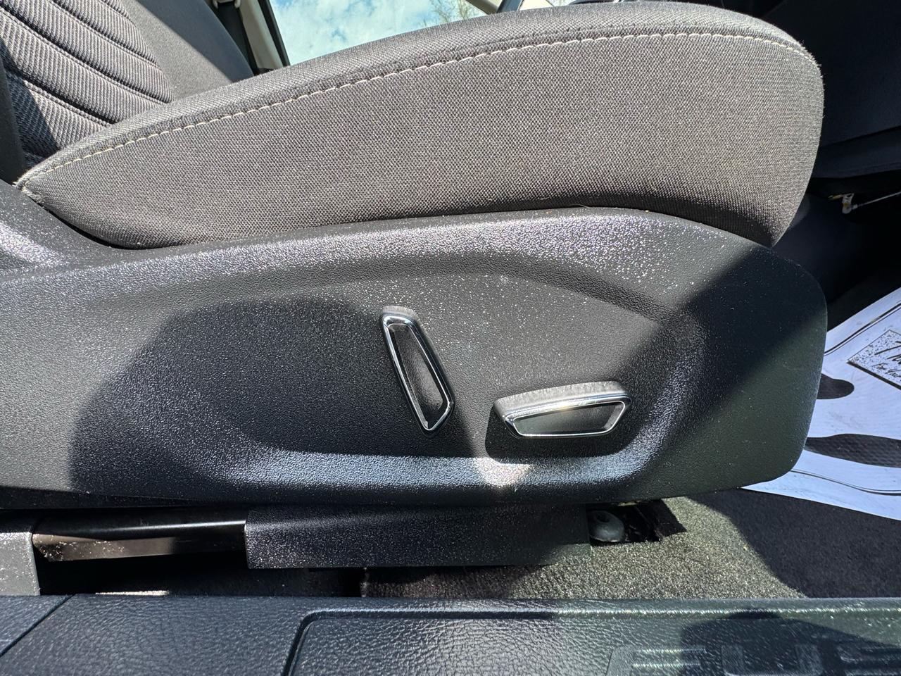 Ford Fusion Hybrid SE FWD 2019