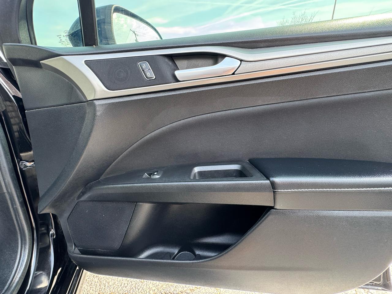 Ford Fusion Hybrid SE FWD 2019