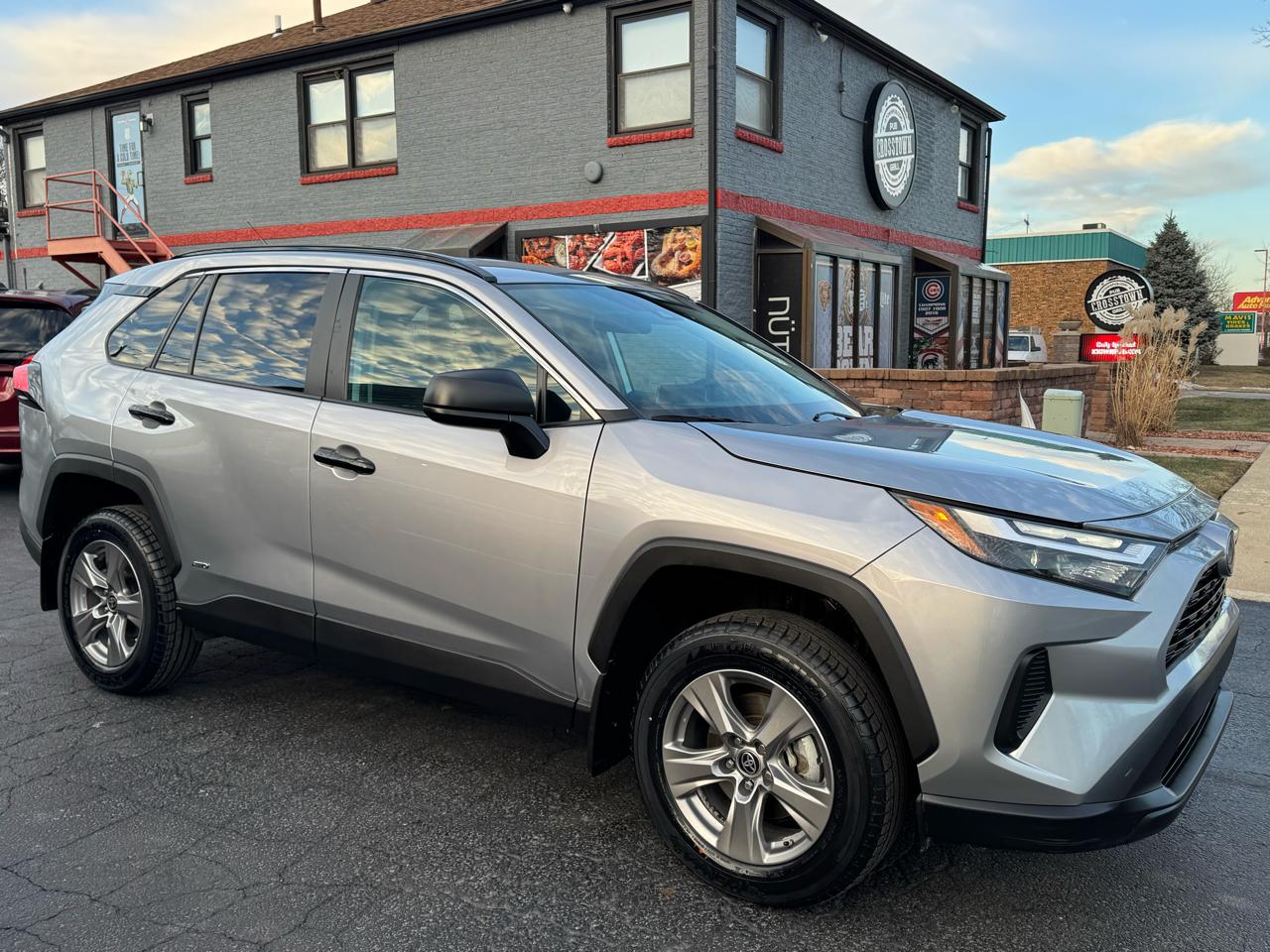 Toyota RAV4 Hybrid LE AWD (Natl) 2023