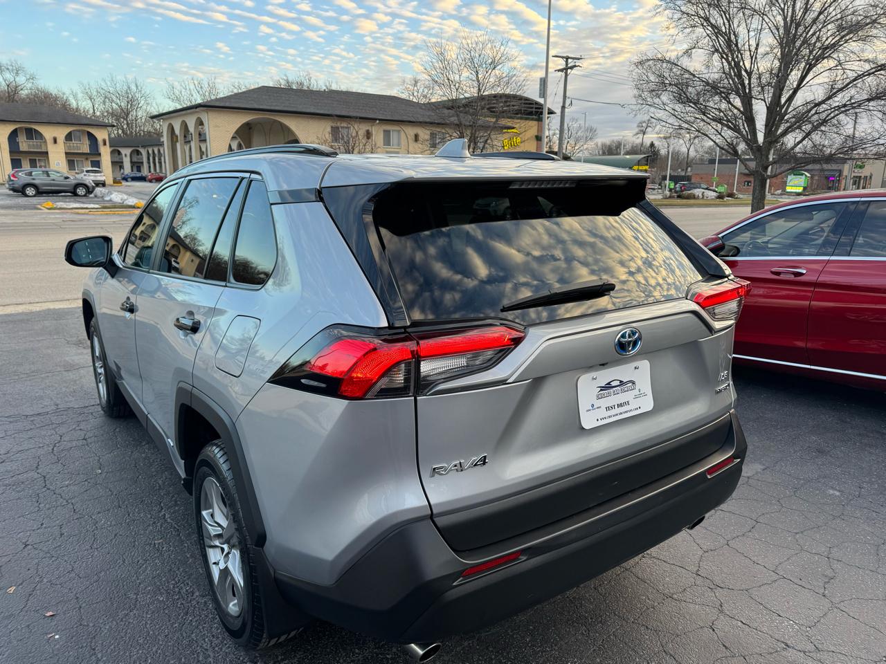 Toyota RAV4 Hybrid LE AWD (Natl) 2023