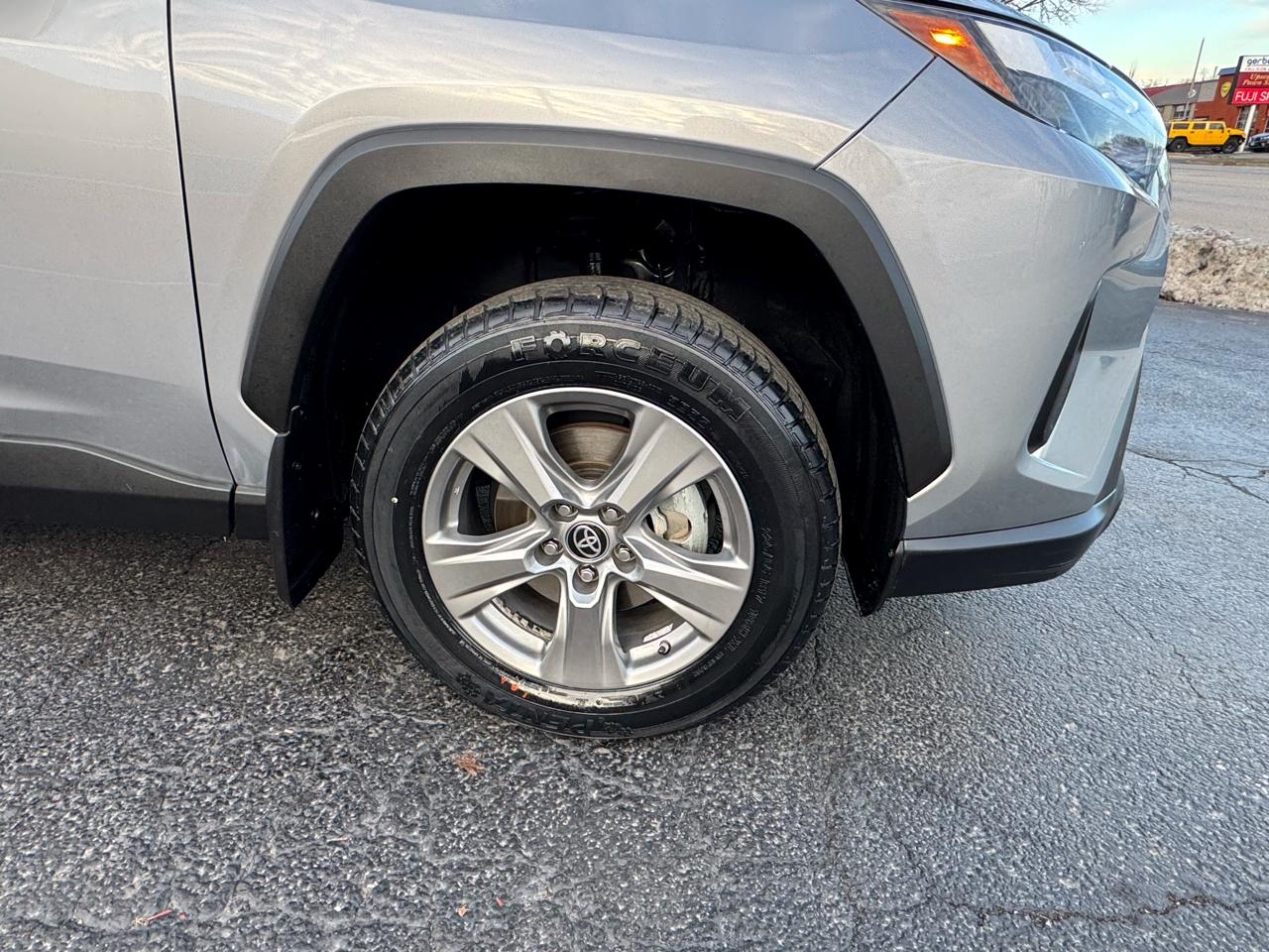 Toyota RAV4 Hybrid LE AWD (Natl) 2023