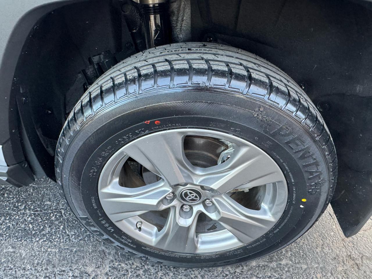 Toyota RAV4 Hybrid LE AWD (Natl) 2023