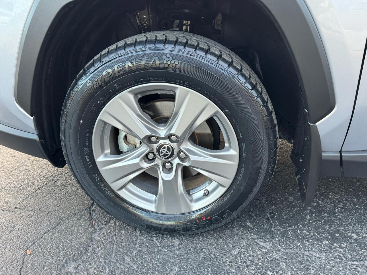 Toyota RAV4 Hybrid LE AWD (Natl) 2023