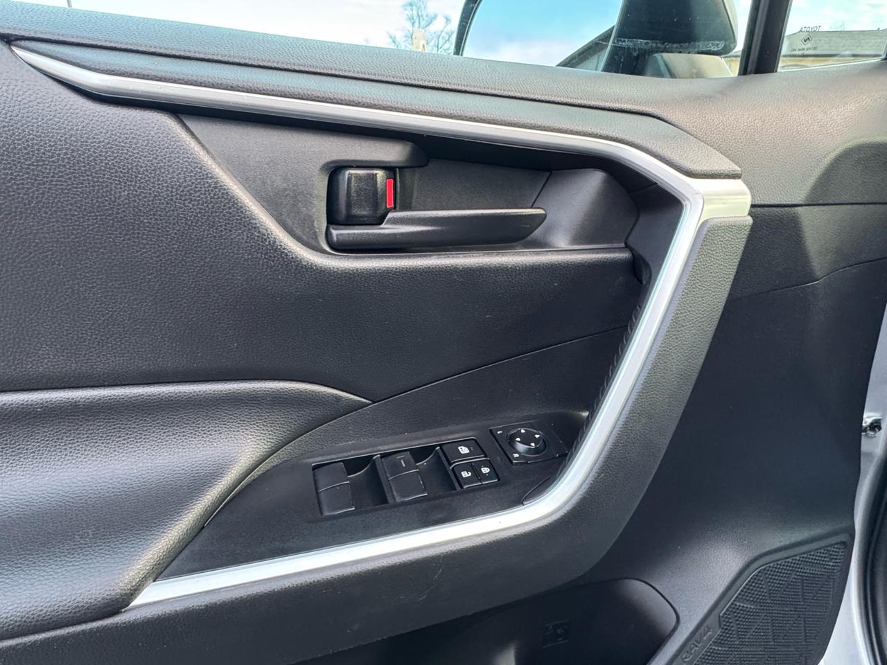 Toyota RAV4 Hybrid LE AWD (Natl) 2023