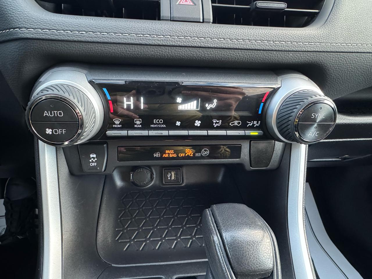 Toyota RAV4 Hybrid LE AWD (Natl) 2023