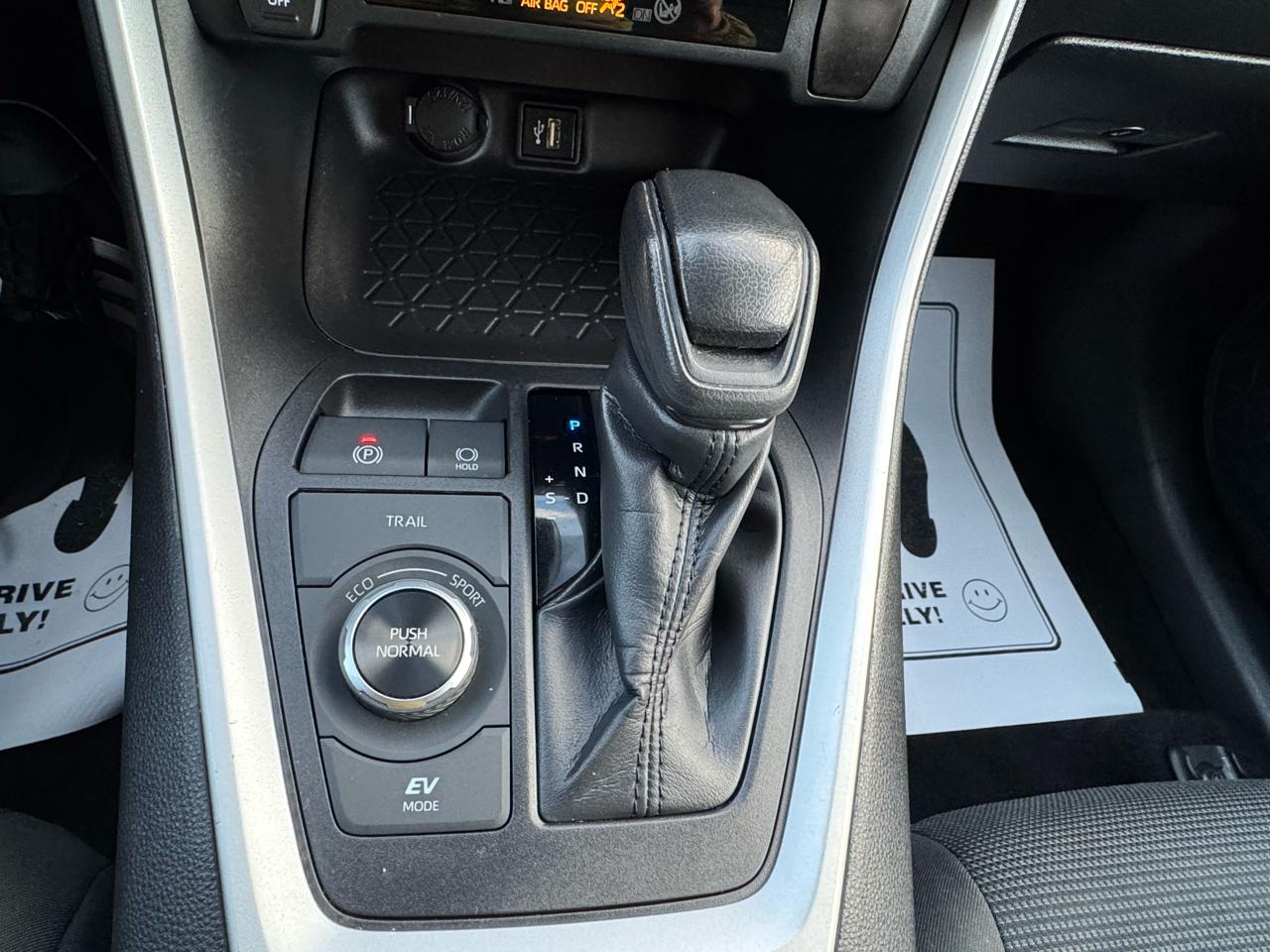 Toyota RAV4 Hybrid LE AWD (Natl) 2023