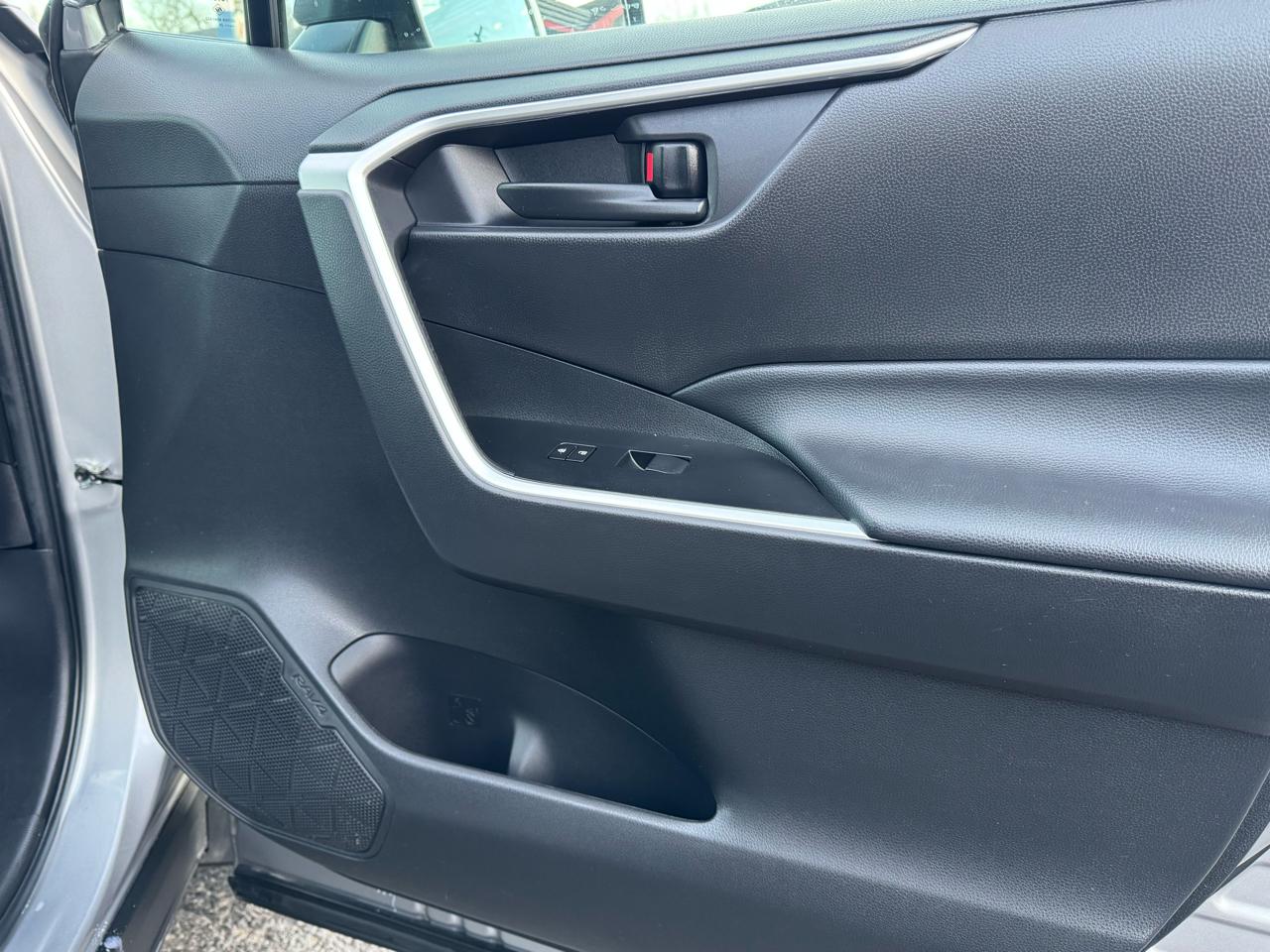 Toyota RAV4 Hybrid LE AWD (Natl) 2023