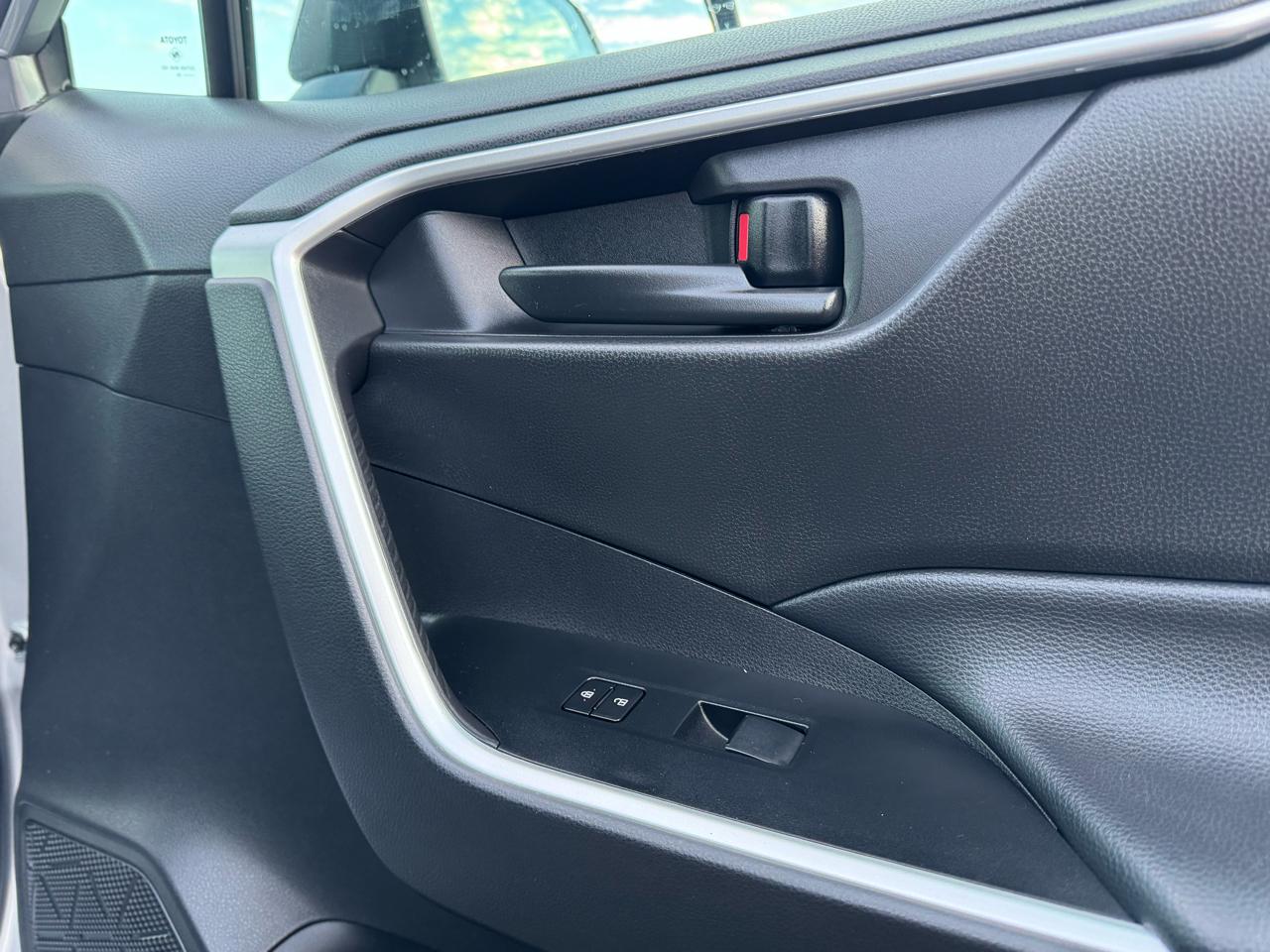 Toyota RAV4 Hybrid LE AWD (Natl) 2023