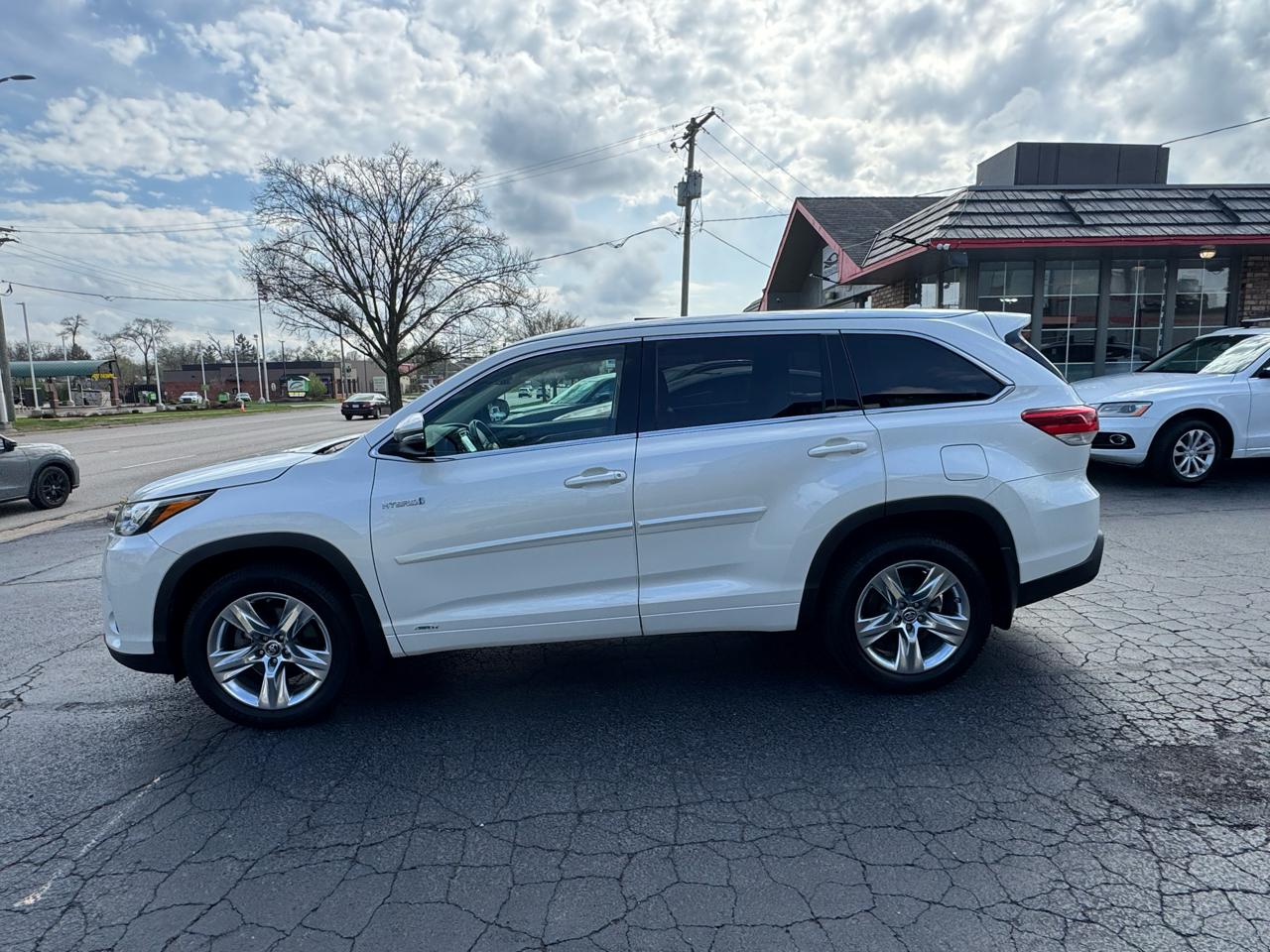 Toyota Highlander Hybrid Limited V6 AWD (Natl) 2019