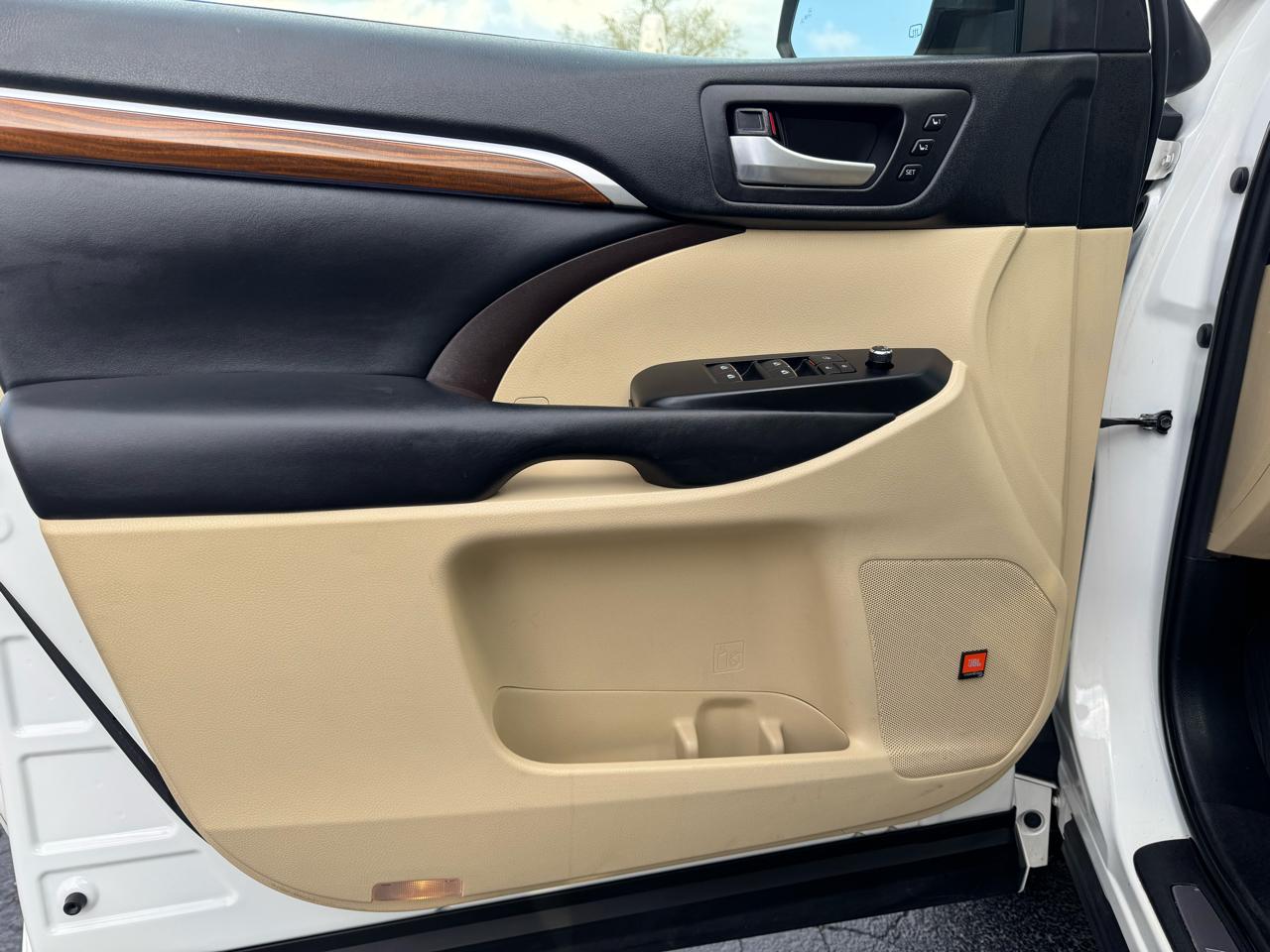 Toyota Highlander Hybrid Limited V6 AWD (Natl) 2019