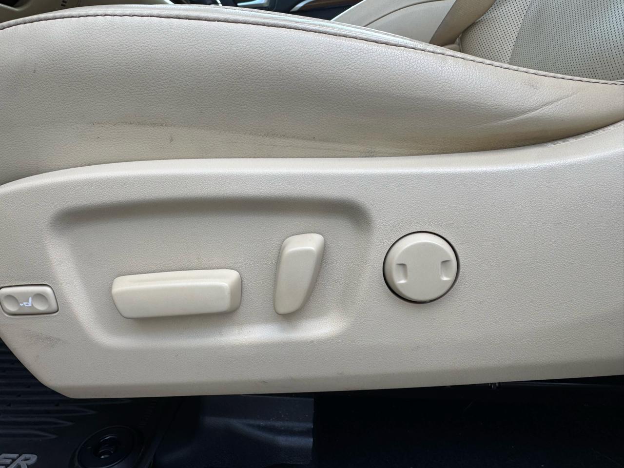 Toyota Highlander Hybrid Limited V6 AWD (Natl) 2019