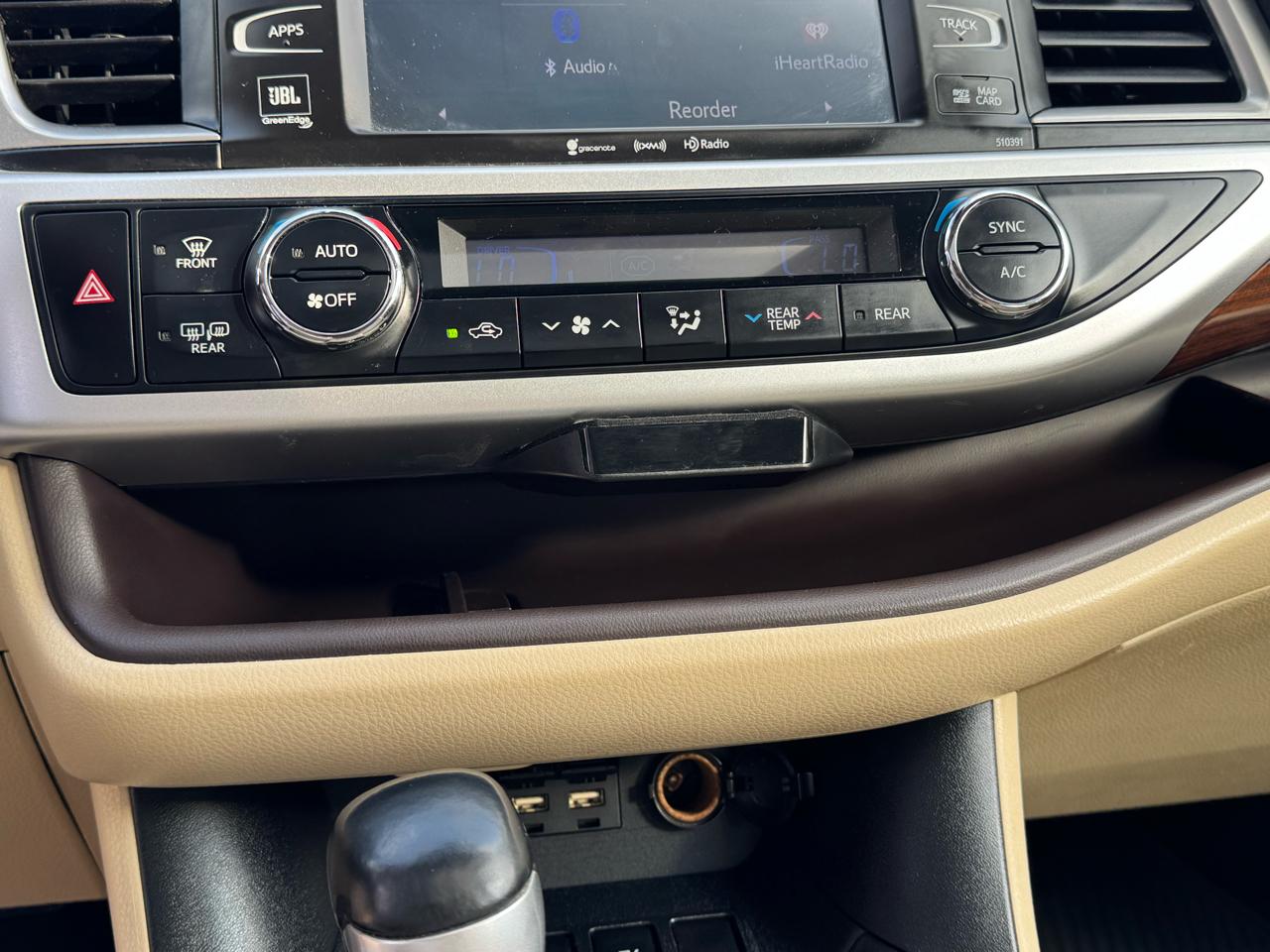 Toyota Highlander Hybrid Limited V6 AWD (Natl) 2019