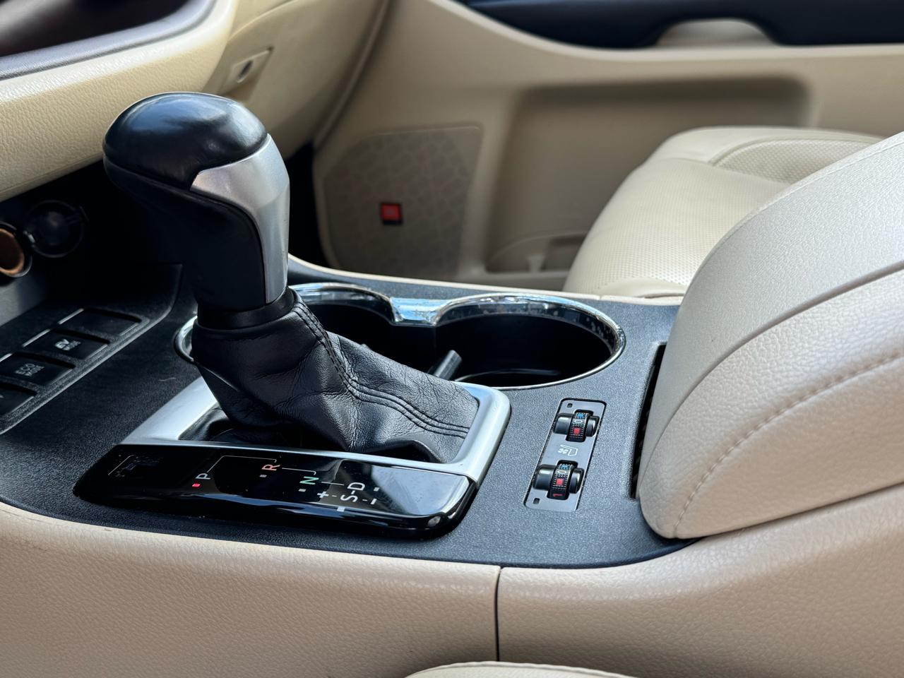 Toyota Highlander Hybrid Limited V6 AWD (Natl) 2019