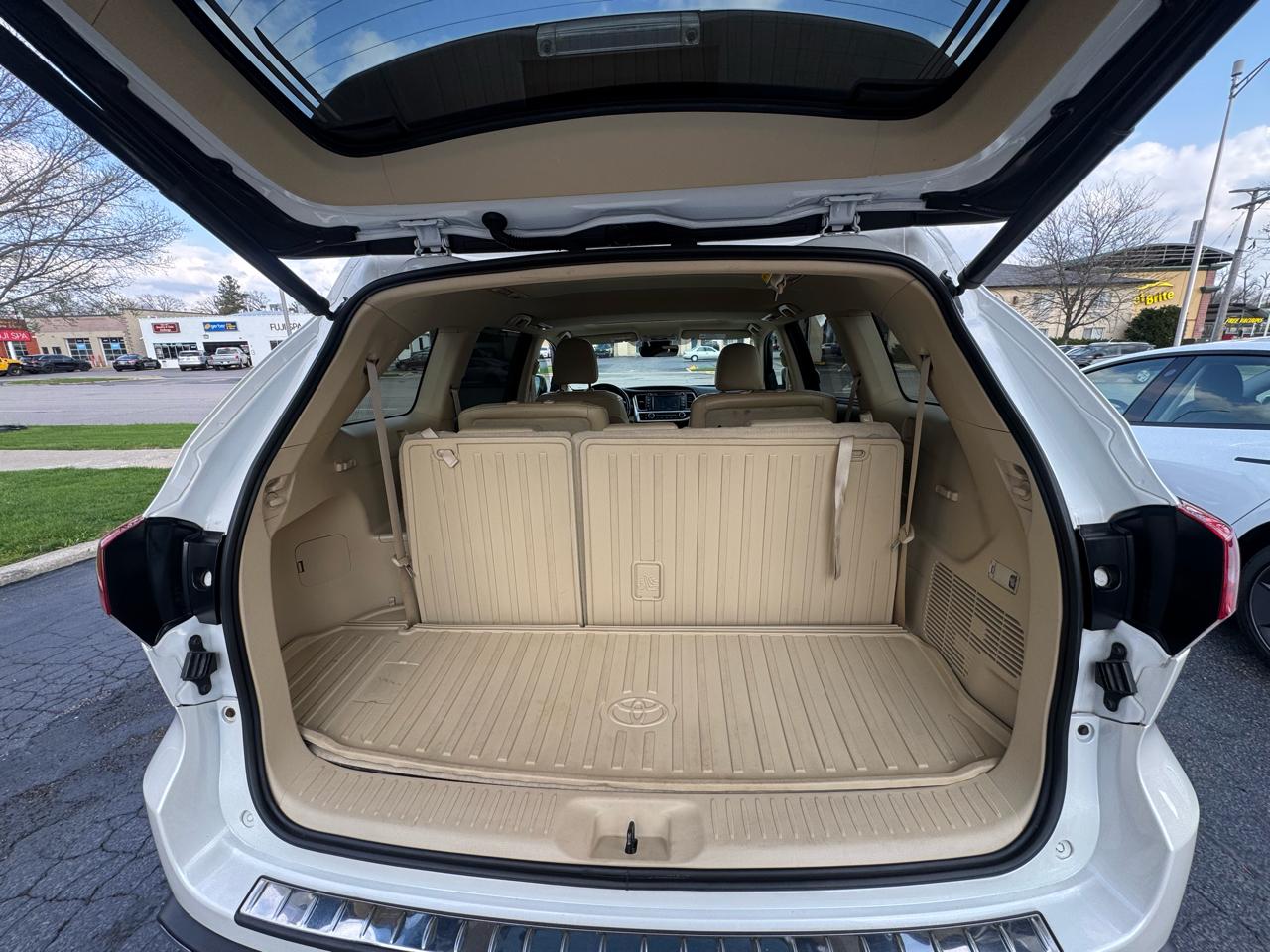 Toyota Highlander Hybrid Limited V6 AWD (Natl) 2019